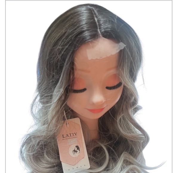 LATIV Elegant Lace Front Ombre Gray Wig for Women - Picture 2 of 5